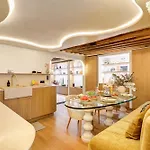 Luxury Terrace Flat Champs-elysees דירה פריז
