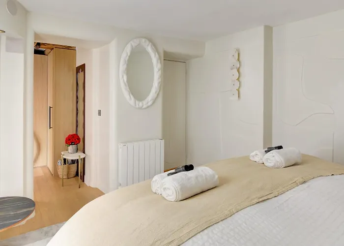 Apartment Luxury Terrace Flat Champs-elysees Paris